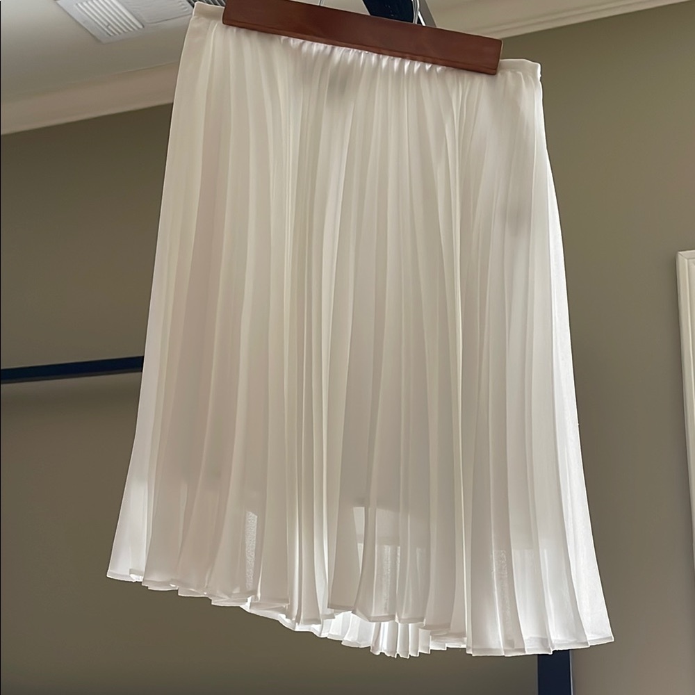 Babaton (Aritzia) Off White Pleated A-Line Skirt